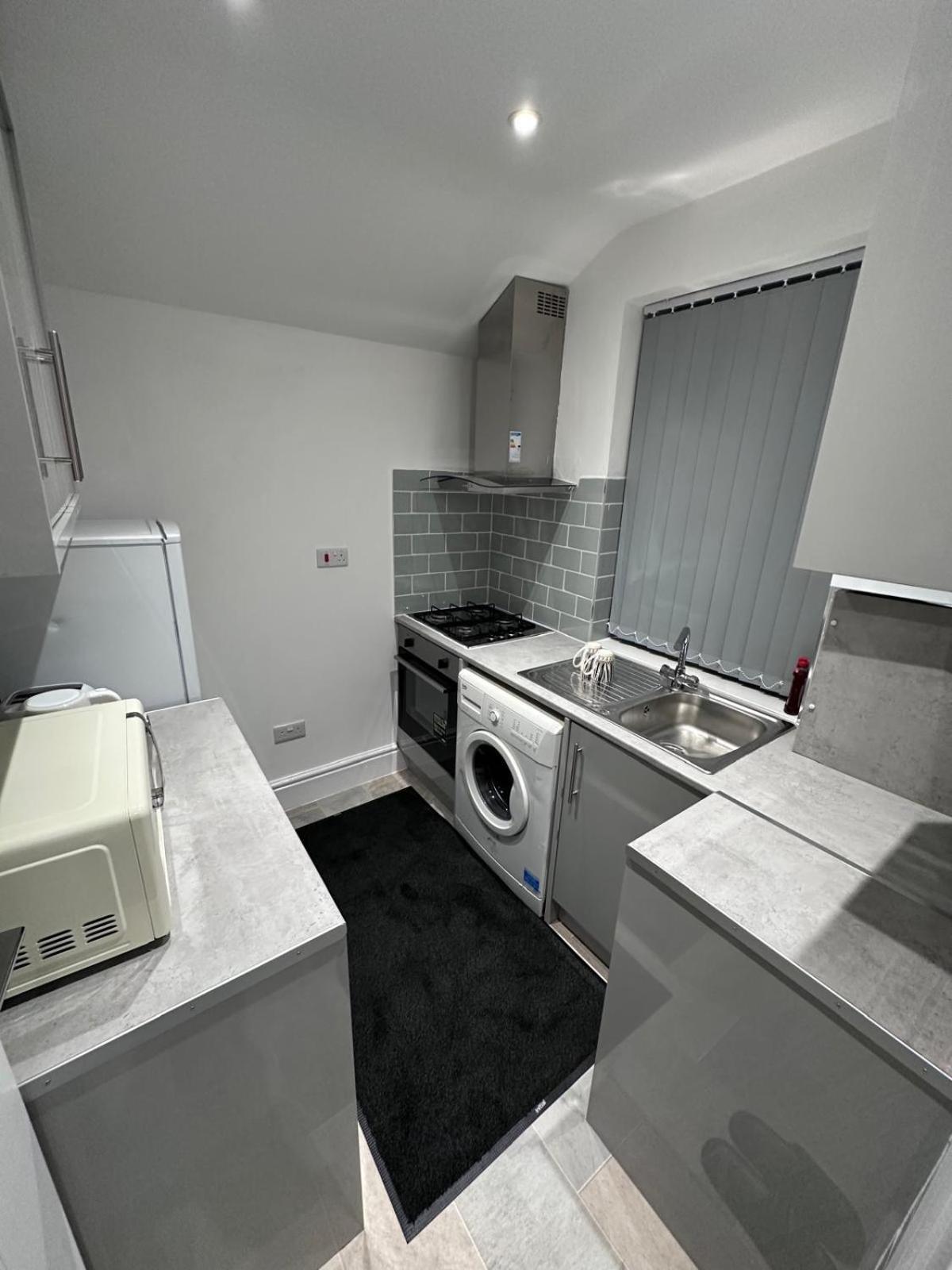 Modern Two-Bedroom Apartment Манчестер Экстерьер фото